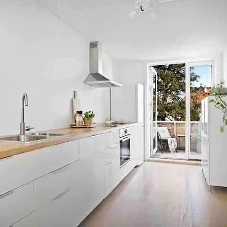 Apartment Private With Balcony In