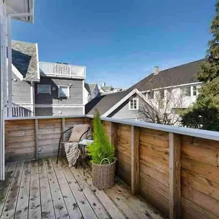 Apartment Private With Balcony In